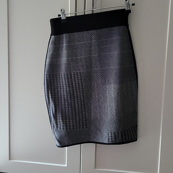 Reversible knit skirt - Picture 2 of 4